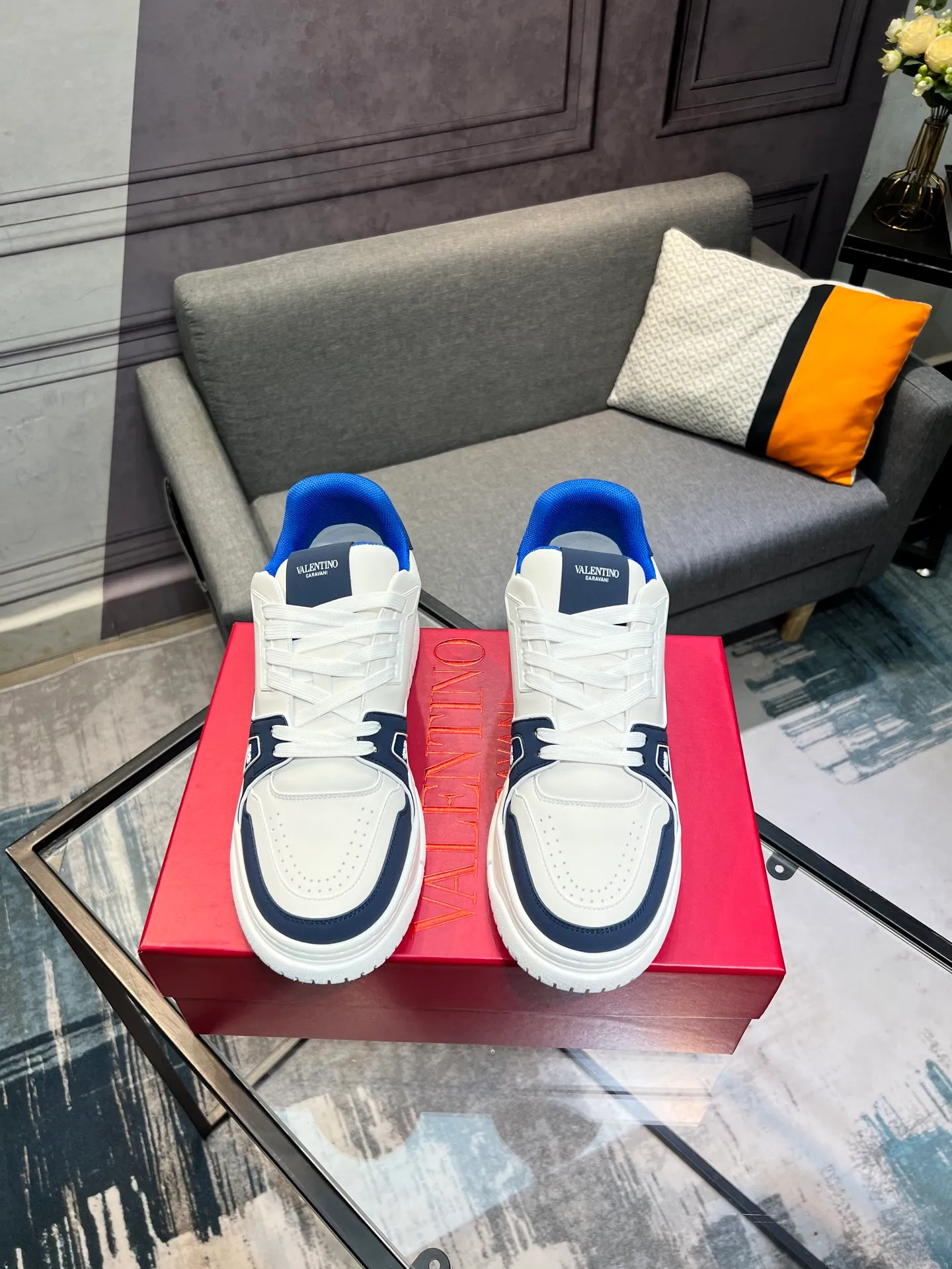 Men's Men's Shoes 💰660 Valentino 2023 early autumn new star shoes are now online! Wang Hedi and Ren Jialun have been worn by many celebrities. Who can refuse the same couple shoes as Wang Hedi! The design of Stars Stab My Heart is cool and spicy. The material of the shoes is cowhide, and every color is beautiful! Size 35-40, men’s size 39-44 (women’s 41, men’s 38, 45🉑️customized)